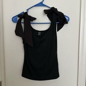SOLD 🌻5/$15 Black Tank with ties